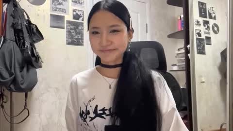 Lili online show from March 2026 07:39:01 PM