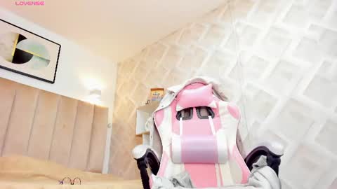 clhoe_johnson_ online show from July 2026 09:00:01 AM