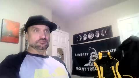 Snapshot of clintwood12 chatting on January 2025 06:12:02 PM chad online show from January 2025 06:12:02 PM