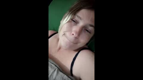 Syl  online show from December 2025 10:05:01 PM