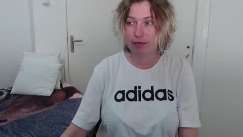 Syl  online show from February 2026 07:51:02 PM