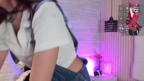 Snapshot of cloe__hills chatting on December 2024 06:25:01 PM Cloe online show from December 2024 06:25:01 PM