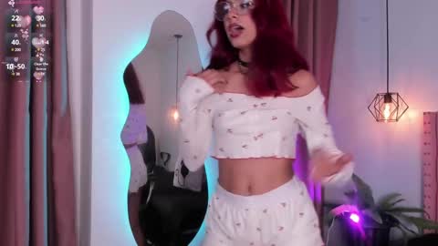 Snapshot of cloe__hills chatting on March 2025 03:16:02 PM Cloe online show from March 2025 03:16:02 PM