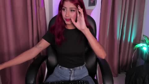 Snapshot of cloe__hills chatting on March 2025 03:07:02 PM Cloe online show from March 2025 03:07:02 PM