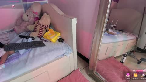 Snapshot of cloe_leeee chatting on December 2024 06:47:01 AM Cloe Leeee online show from December 2024 06:47:01 AM