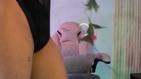 Cloe online show from November 2025 03:33:02 PM