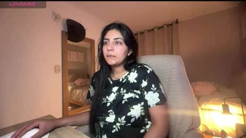 cloe small online show from September 2025 07:41:01 AM