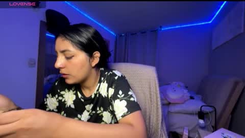 cloe small online show from October 2025 03:48:02 AM