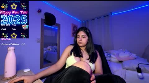 cloe small online show from November 2025 06:14:01 AM