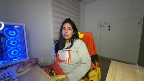 cloe small online show from July 2026 04:04:02 AM