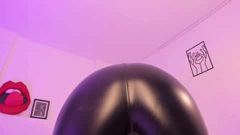 cloe online show from March 2025 08:10:01 PM