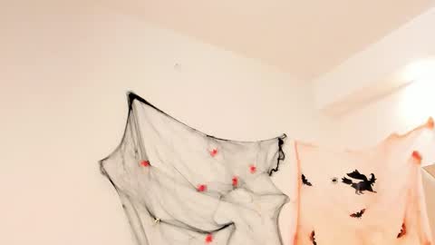 Cloe online show from October 2025 10:21:01 PM