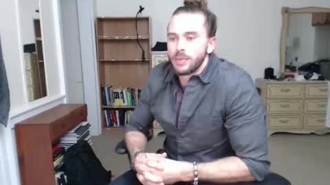 Cloud online show from October 2025 03:04:01 AM