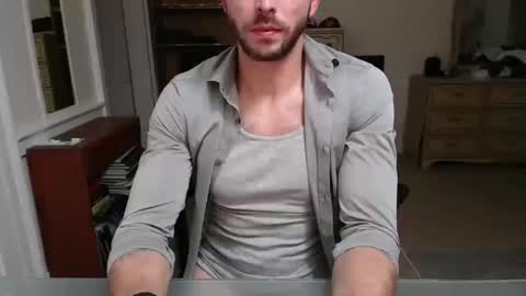 Cloud online show from October 2025 12:42:02 AM