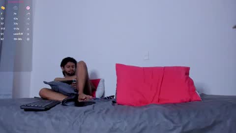 Snapshot of cloudy_pigdude chatting on February 2025 12:57:02 AM CRISTIAN online show from February 2025 12:57:02 AM