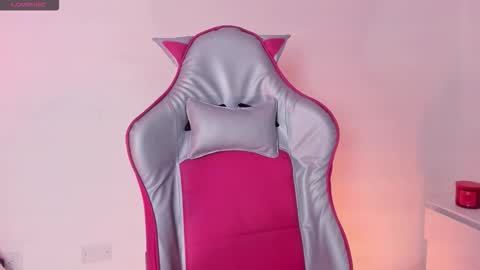 Snapshot of clover_tter_ chatting on November 2025 01:01:02 PM Chloe online show from November 2025 01:01:02 PM