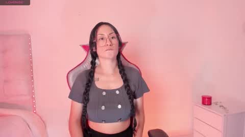 Snapshot of clover_tter_ chatting on November 2025 01:49:02 AM Chloe online show from November 2025 01:49:02 AM