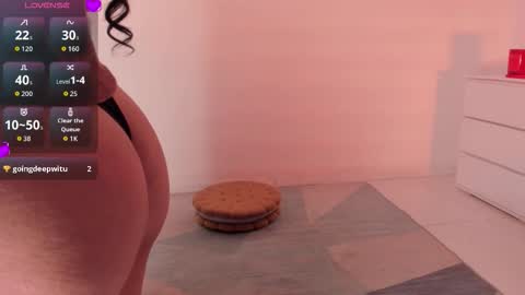 Snapshot of clover_tter_ chatting on November 2025 04:39:01 PM Chloe online show from November 2025 04:39:01 PM