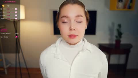 Hi everybody Im Lily Today is my first day here Lets get acquainted online show from December 2024 08:21:02 PM