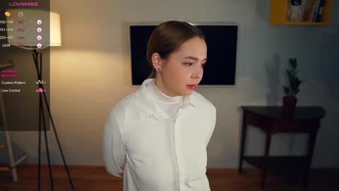 Hi everybody Im Lily Today is my first day here Lets get acquainted online show from December 2024 02:32:01 AM