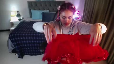 Snapshot of clown_face chatting on December 2024 03:38:02 AM emely dolce online show from December 2024 03:38:02 AM