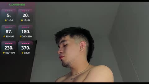 Snapshot of cmzo_ chatting on December 2025 02:21:01 AM Johan online show from December 2025 02:21:01 AM