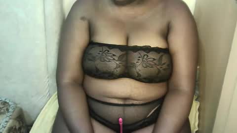Snapshot of coco_vibes chatting on May 2026 12:44:01 PM Zuri online show from May 2026 12:44:01 PM