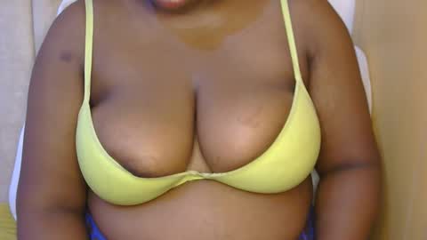 Snapshot of coco_vibes chatting on June 2026 09:30:02 AM Zuri online show from June 2026 09:30:02 AM