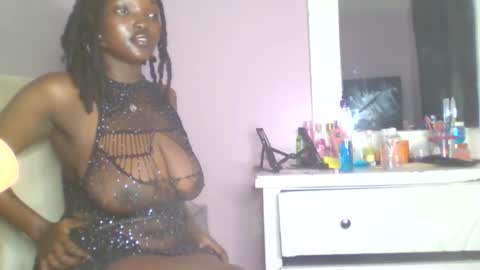 Snapshot of cocoalush_20 chatting on May 2026 12:21:01 PM CocoaLush 20 online show from May 2026 12:21:01 PM