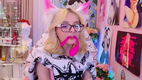 Snapshot of coconut_mia chatting on December 2024 12:18:01 AM Mia online show from December 2024 12:18:01 AM