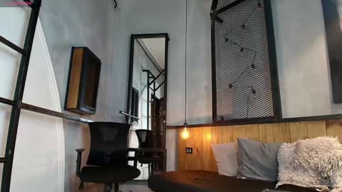 Snapshot of colethunder chatting on December 2024 04:49:01 PM ColeThunder online show from December 2024 04:49:01 PM