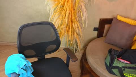 Snapshot of colethunder chatting on January 2025 07:34:01 PM ColeThunder online show from January 2025 07:34:01 PM