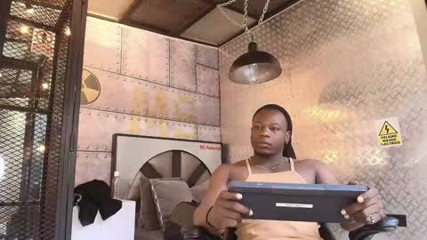 Snapshot of colethunder chatting on January 2025 07:21:01 PM ColeThunder online show from January 2025 07:21:01 PM