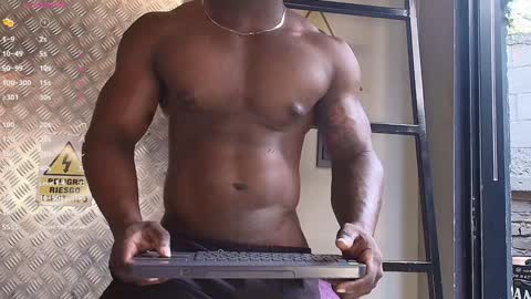 Snapshot of colethunder chatting on January 2025 07:23:01 PM ColeThunder online show from January 2025 07:23:01 PM