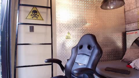 Snapshot of colethunder chatting on January 2025 07:29:02 PM ColeThunder online show from January 2025 07:29:02 PM