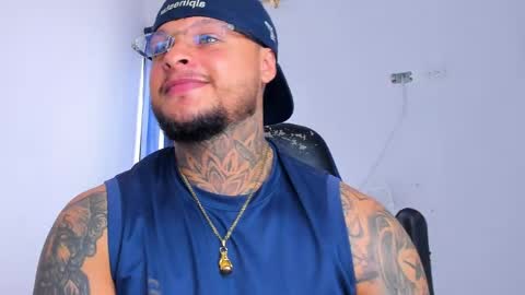 colin_fox1 online show from April 2026 04:01:01 PM