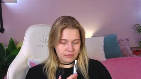 Collen Mon Tue Wed Thu Fri GMT 3 0300am - 0900am  online show from April 2026 05:16:01 PM