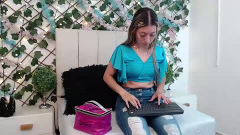 Snapshot of collins_aria chatting on January 2026 12:07:02 PM valentina online show from January 2026 12:07:02 PM