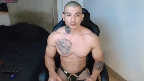 Snapshot of colombianmuscle8 chatting on October 2025 02:48:02 AM colombianmuscle8 online show from October 2025 02:48:02 AM