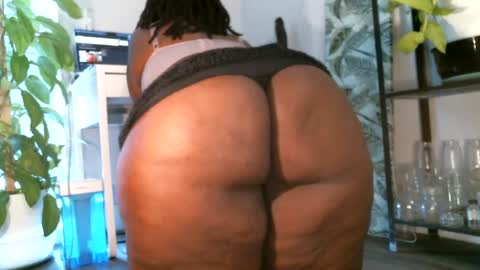 Snapshot of colorfullydark chatting on February 2025 01:41:01 PM Noni online show from February 2025 01:41:01 PM