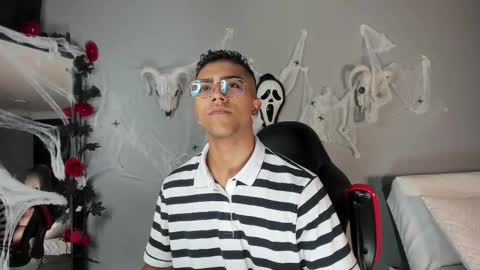 colstorw_ online show from October 2025 10:38:02 AM