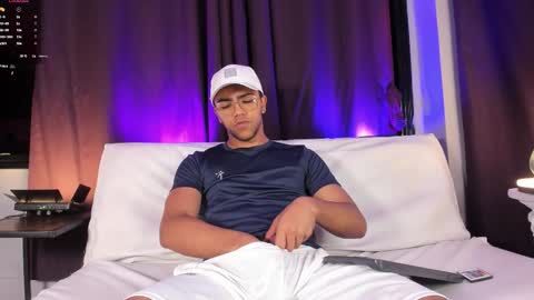 colstorw_ online show from November 2025 11:32:02 AM