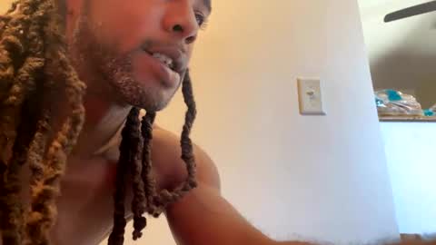 Snapshot of columbusohio614 chatting on December 2024 04:06:01 PM Heavyd614 online show from December 2024 04:06:01 PM