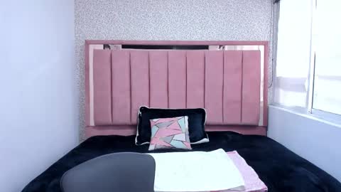 C O N N I E online show from December 2025 08:48:01 PM