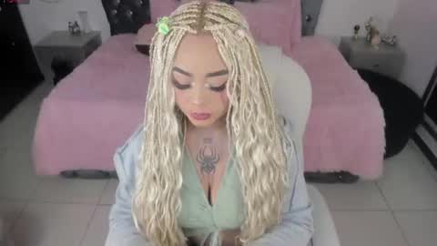Snapshot of conny_curly chatting on June 2026 01:37:01 PM Conny online show from June 2026 01:37:01 PM