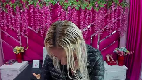 Constans online show from January 2025 01:24:02 PM