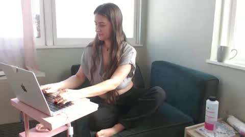 Snapshot of constantcumquest chatting on December 2025 05:11:02 PM ANR Mommy online show from December 2025 05:11:02 PM