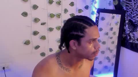 Aaron  online show from November 2025 01:33:01 PM