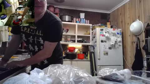 Snapshot of cookieliquor chatting on September 2025 07:08:01 PM Cookie - I do cooking streams occasionally. Next stream online show from September 2025 07:08:01 PM