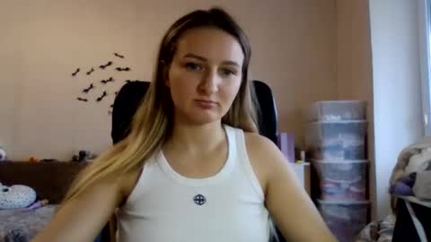 Snapshot of cora_fora chatting on November 2025 12:27:01 PM cora_fora online show from November 2025 12:27:01 PM